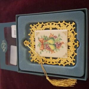 Lenox Fruit Pear Grapes Filigree Reversible Porcelain Metal Ornament